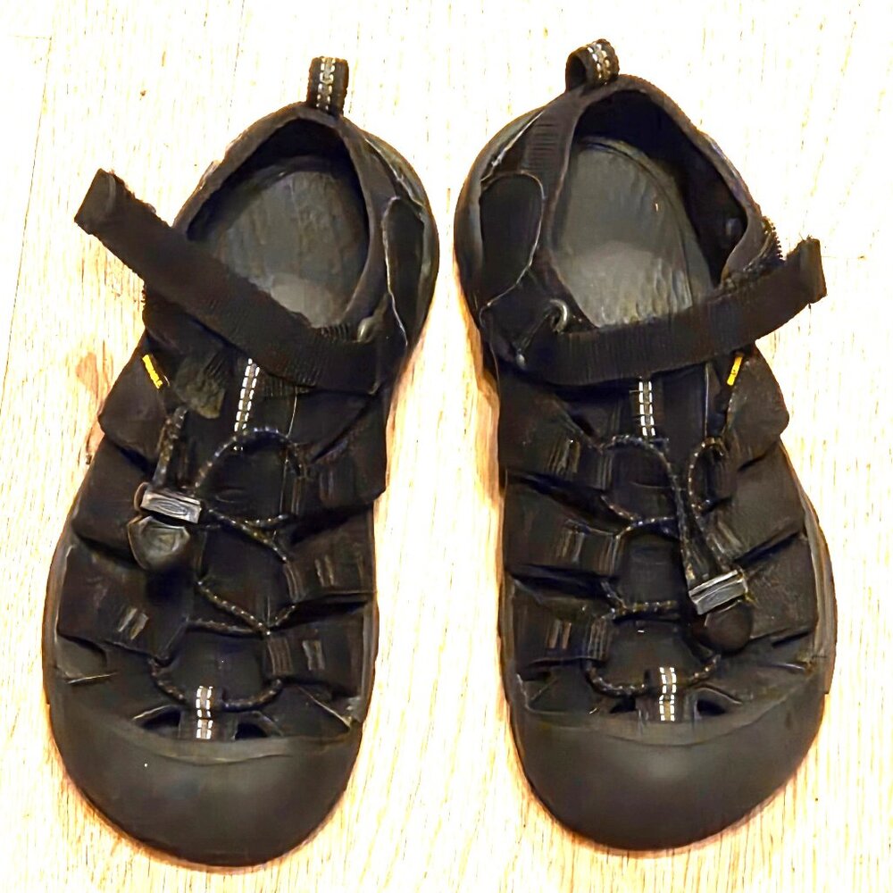 Size 2 - Keens - black	VGUC